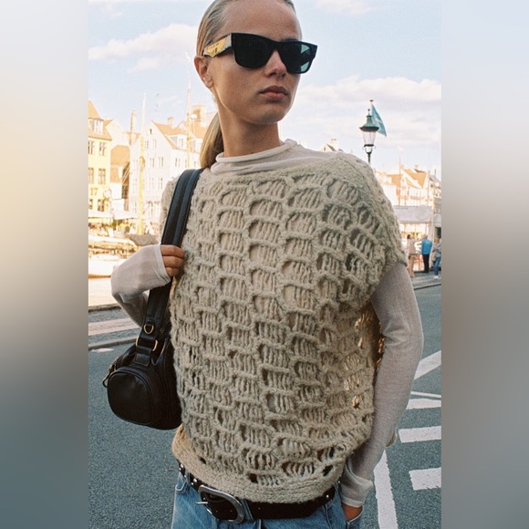 ZARA OPENWORK KNIT CAPE - Picture 3 of 11